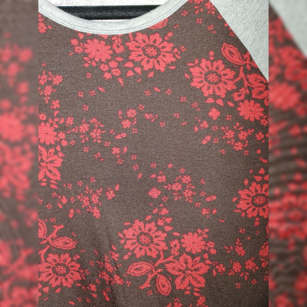 LuLaRoe Randy Raglan Tee Gray Black And Red 2x - Picture 3 of 3